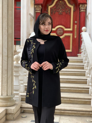 مانتو مشکی گلدوزی مزونی طرح زنجیر و برگ